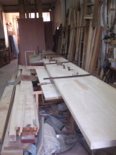 Barra de bar de madera en proceso